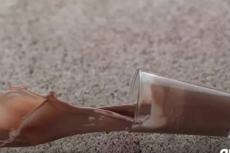 پاک کردن لکه شیر کاکائو از فرش